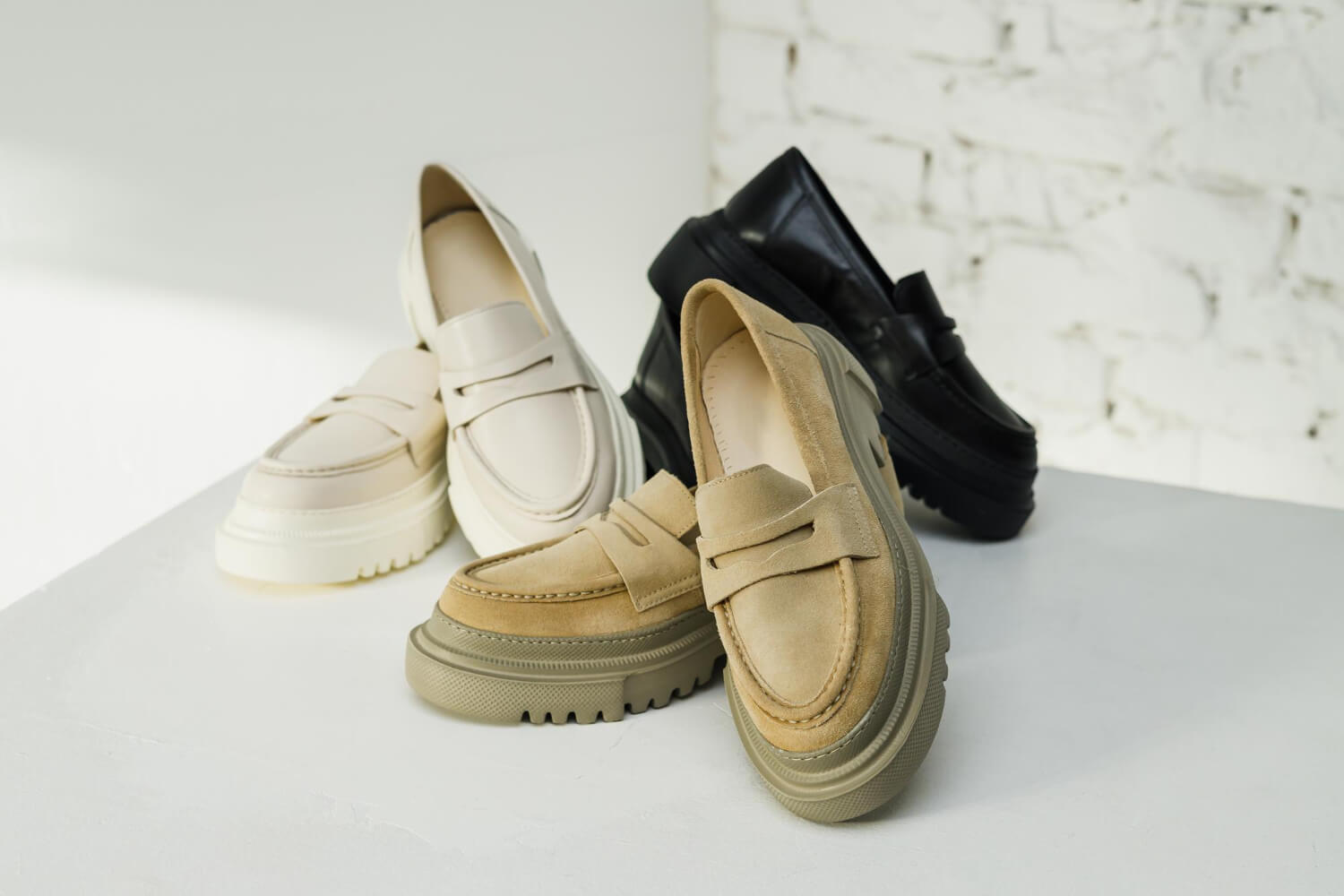 Wie trägt man Loafer und Plateauschuhe? Styling