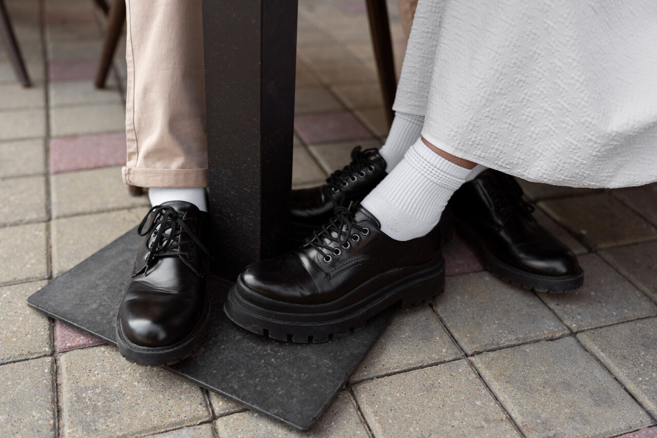 Wie kann man Kratzer auf lackierten Schuhen entfernen?